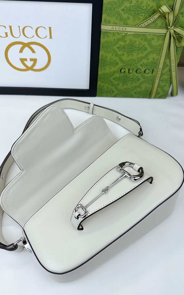 激安グッチバッグコピー着用イメージ